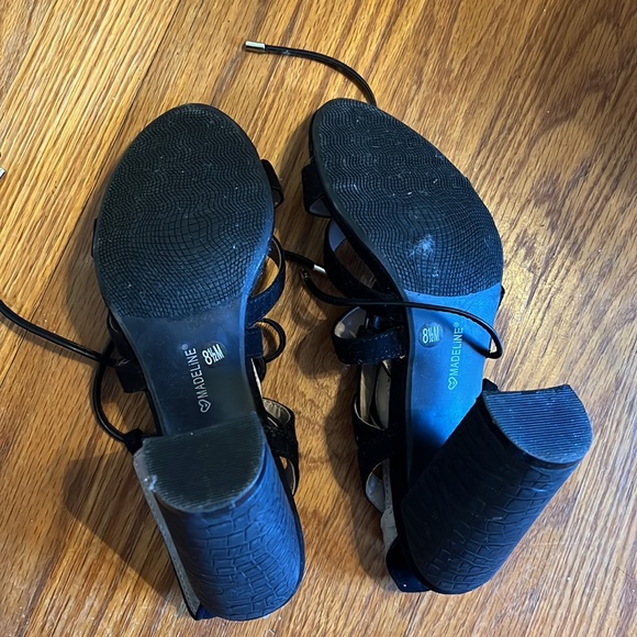 Black heels - Picture 3 of 4